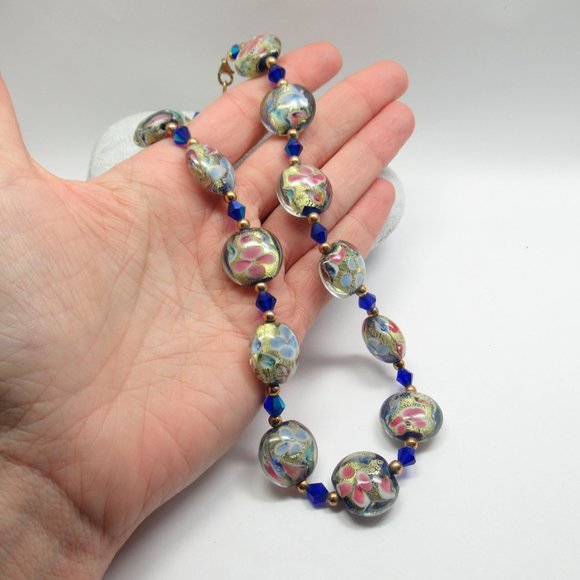 Glass and Crystal bead necklace - Picture 5 of 13